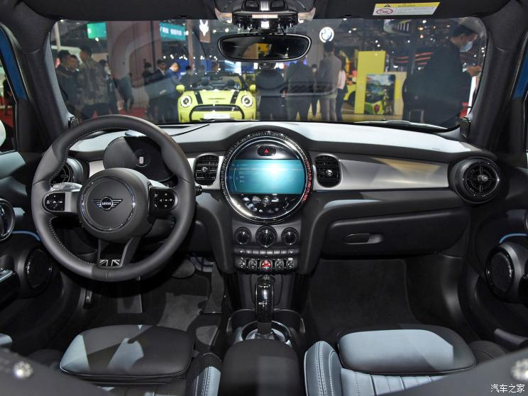 MINI MINI 2021款 改款 1.5T COOPER 艺术家 五门版