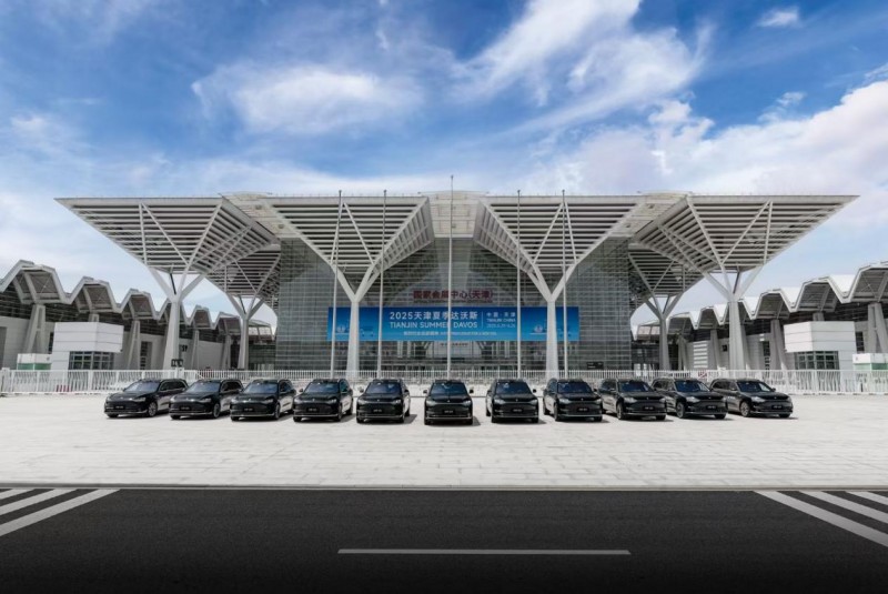 问界M9成2025天津夏季达沃斯接待用车 为全球精英提供出行保障