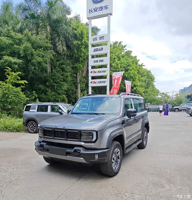 外观沿用经典设计 北京BJ40燃油版车型到店